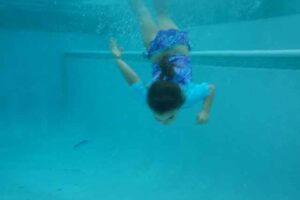 kids-swimming-lesson2