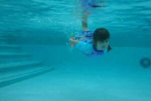 kids-swimming-lesson4