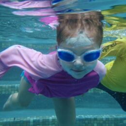 children between 4 and 5 years old. An important course where children are taught to be aware of water safety fundamentals as well as their gross motor skills development in the water in order to start becoming a responsible swimmer. Private classes or grouped.